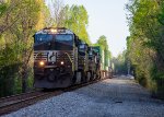 NS 4268 leads an intermodal north at Deal 